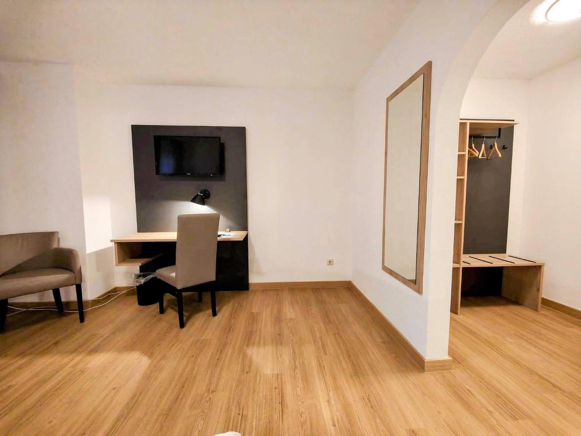 A8 Hotel Im Darchinger Hof Bed & Breakfast - Zwischen Holzkirchen Und Weyarn - Zwischen Muenchen Salzburg Und Innsbruck - Kurz Vor Dem Irschenberg Exterior photo