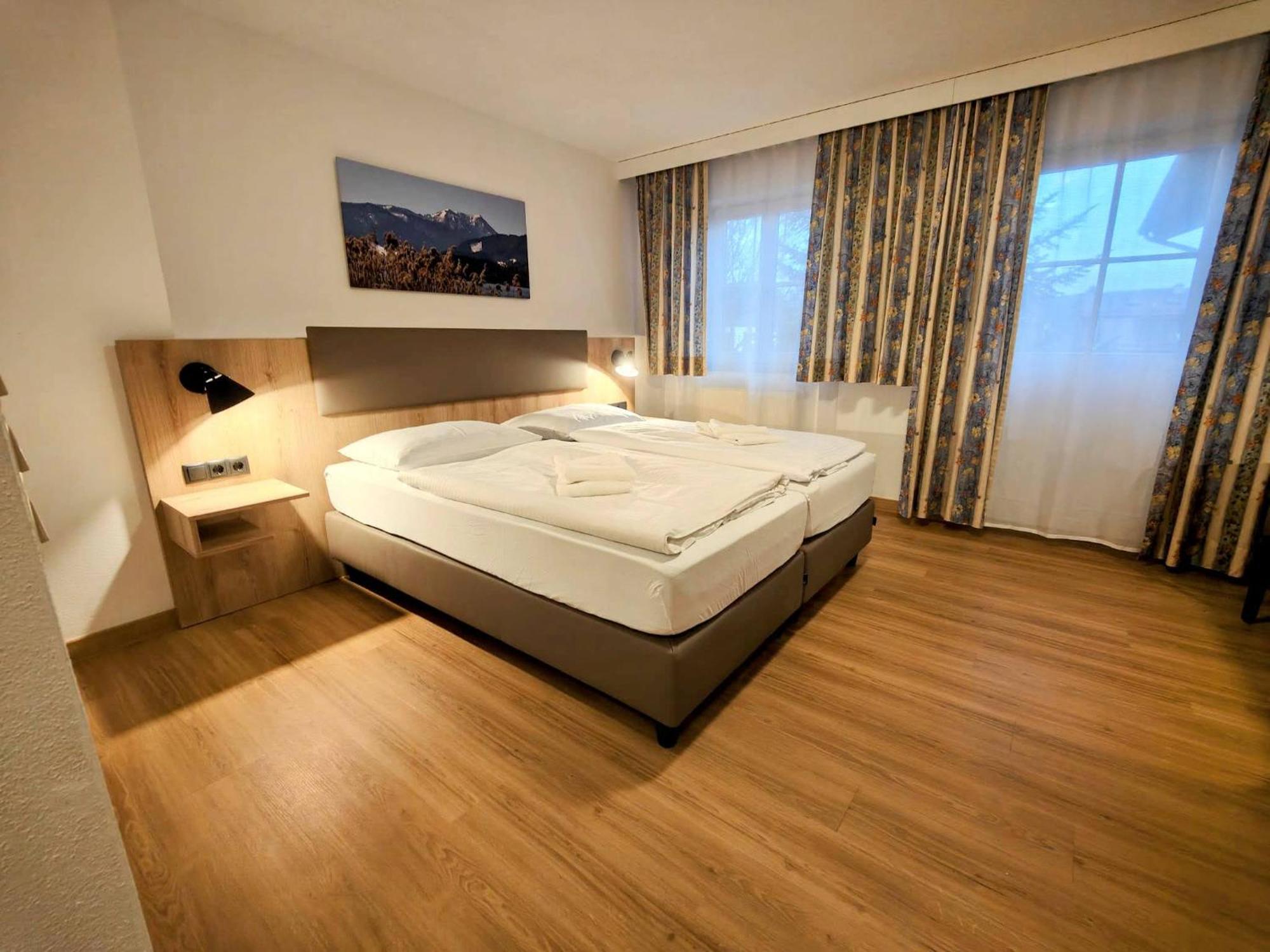 A8 Hotel Im Darchinger Hof Bed & Breakfast - Zwischen Holzkirchen Und Weyarn - Zwischen Muenchen Salzburg Und Innsbruck - Kurz Vor Dem Irschenberg Exterior photo