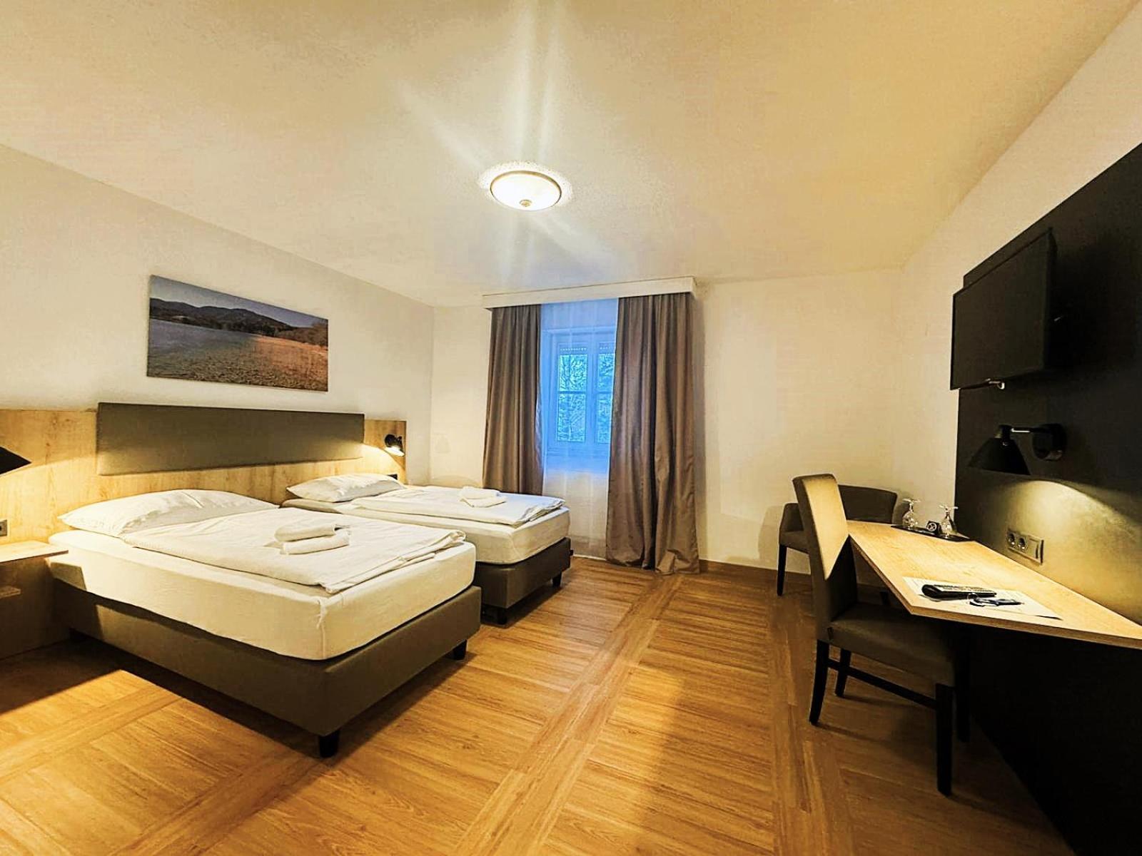 A8 Hotel Im Darchinger Hof Bed & Breakfast - Zwischen Holzkirchen Und Weyarn - Zwischen Muenchen Salzburg Und Innsbruck - Kurz Vor Dem Irschenberg Exterior photo