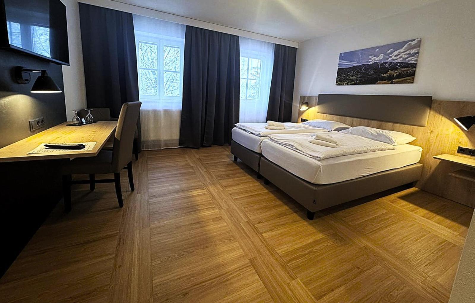 A8 Hotel Im Darchinger Hof Bed & Breakfast - Zwischen Holzkirchen Und Weyarn - Zwischen Muenchen Salzburg Und Innsbruck - Kurz Vor Dem Irschenberg Exterior photo